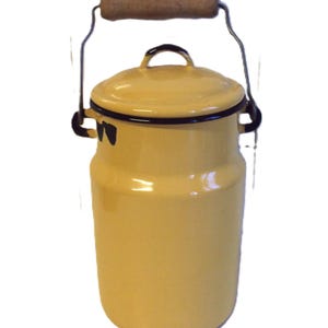 Ochre-colored enameled metal milk jug dating from the 1970s.