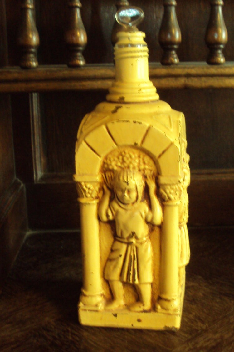 Vintage Français, Très Belle Bouteille Représentant Des Personnages Antiques, Trouvée en France Dans