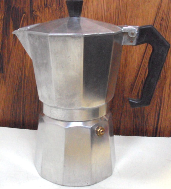 Cafetière italienne en aluminium datant des années France