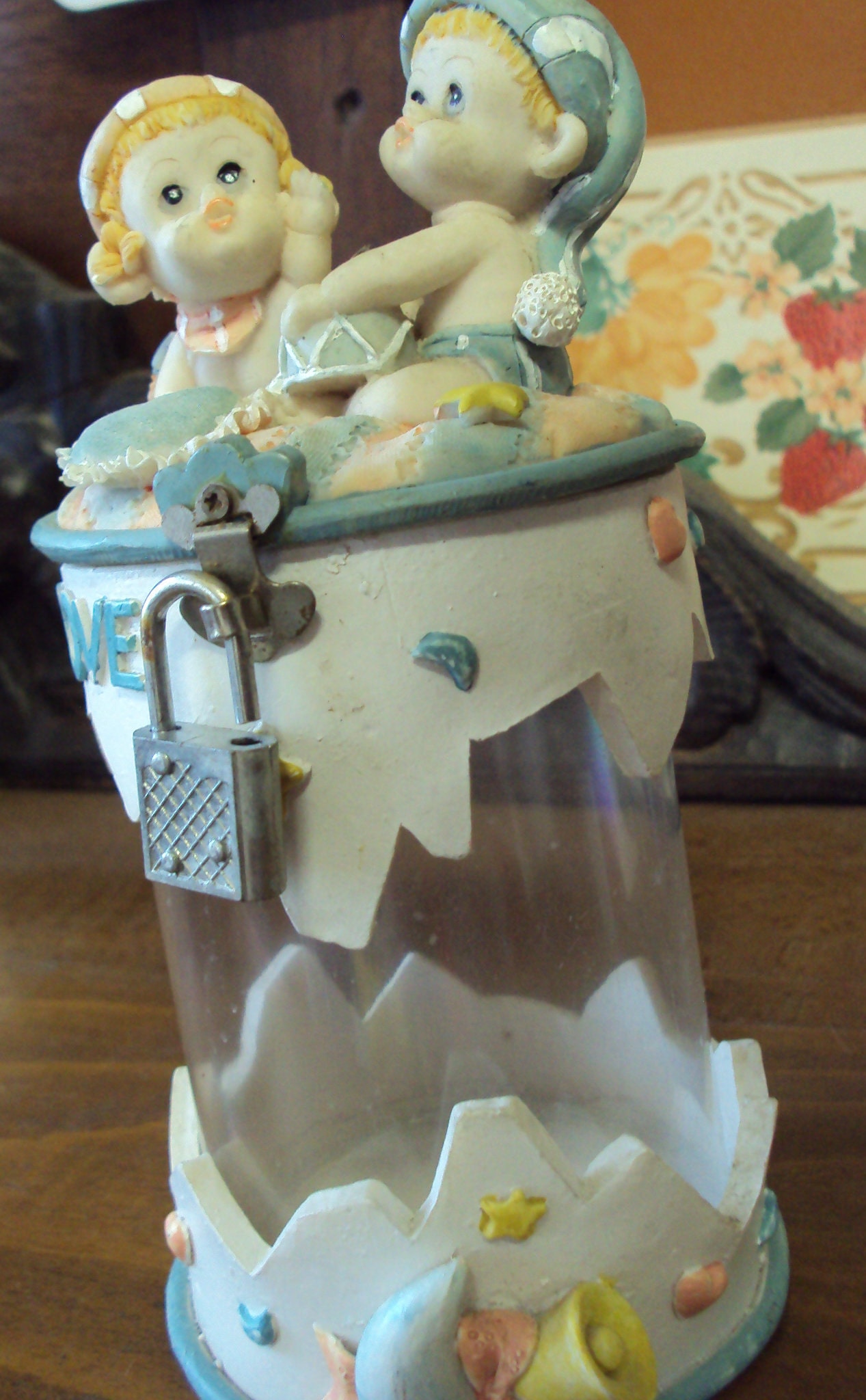 Tirelire Cylindrique Pour Enfant Datant Des Années 70.