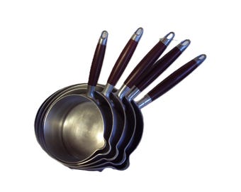 Set van 5 steelpannen met schenktuit, gemaakt van puur aluminium, uit de jaren 50.