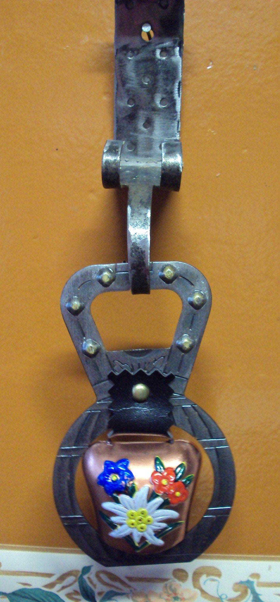 Clochette en Cuivre Pour Décoration Datant Des Années 70.