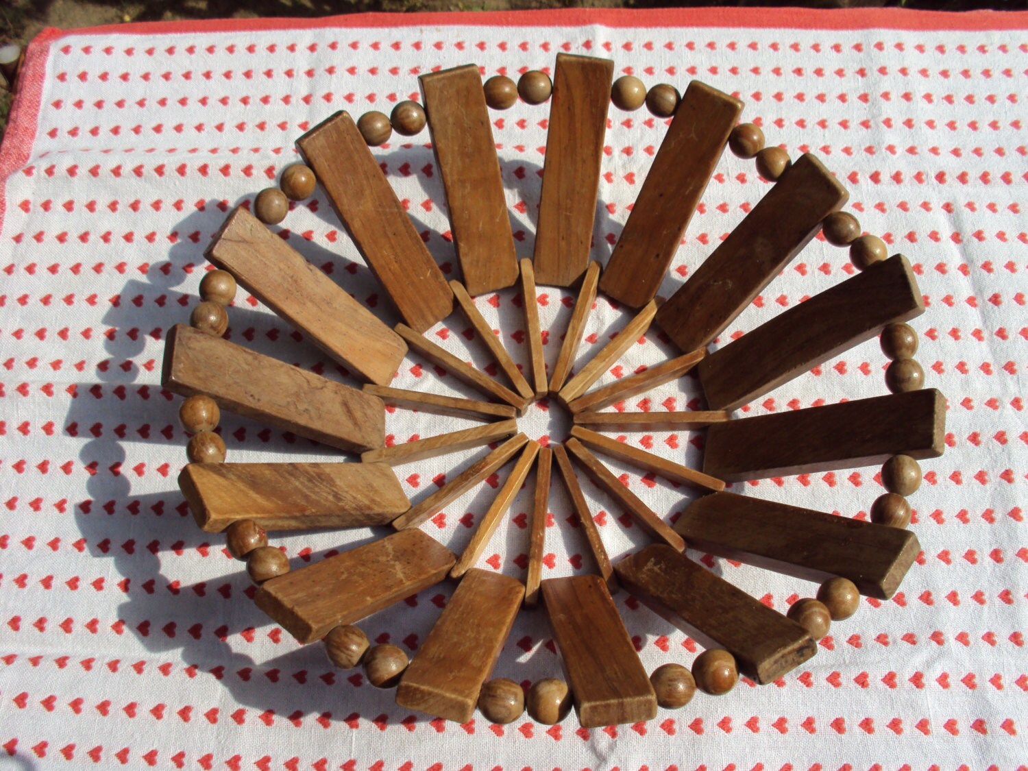 Très Belle Panière Ronde en Bambou Fabriquée Artisanalement France Dans Les Années 1960..