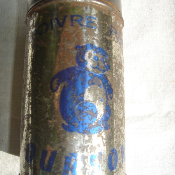 Iron box from the 1920s, having contained some pepper. Metal box from the 1920s, having contained ourson brand pepper.