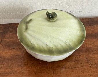 Vintage Ceramic Green Leaf Vegetable Covered Dish or Trinket Box | Country Cottage Core Style Dish