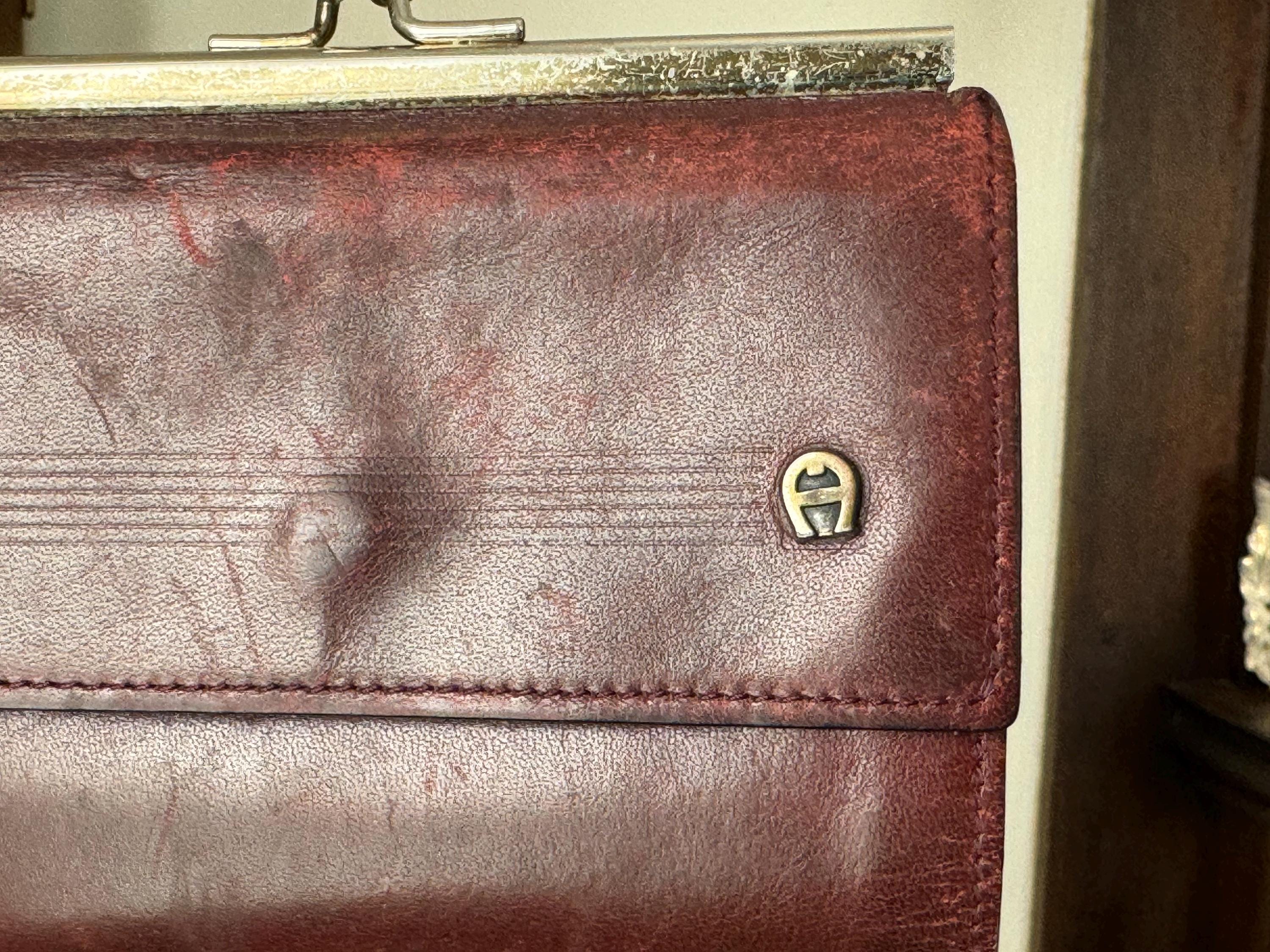 Vintage Etienne Aigner Brown Leather Wallet With Kiss Lock Vintage Etienne Aigner Brown Leather Wallet With Kiss Lock