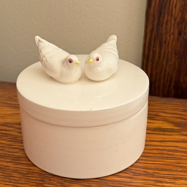 Vintage White Ceramic Love Bird Trinket Box | Round White Dove Dresser or Vanity Box | Elegant Ceramic Bird Box with Lid