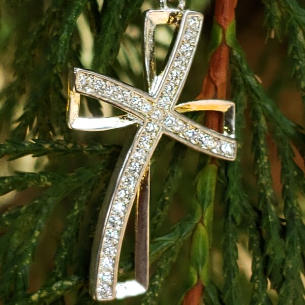 0123 - Elegant Gold and Silver tone Necklace / Bling Cross reckless / Cross Necklace / Cross Jewelry