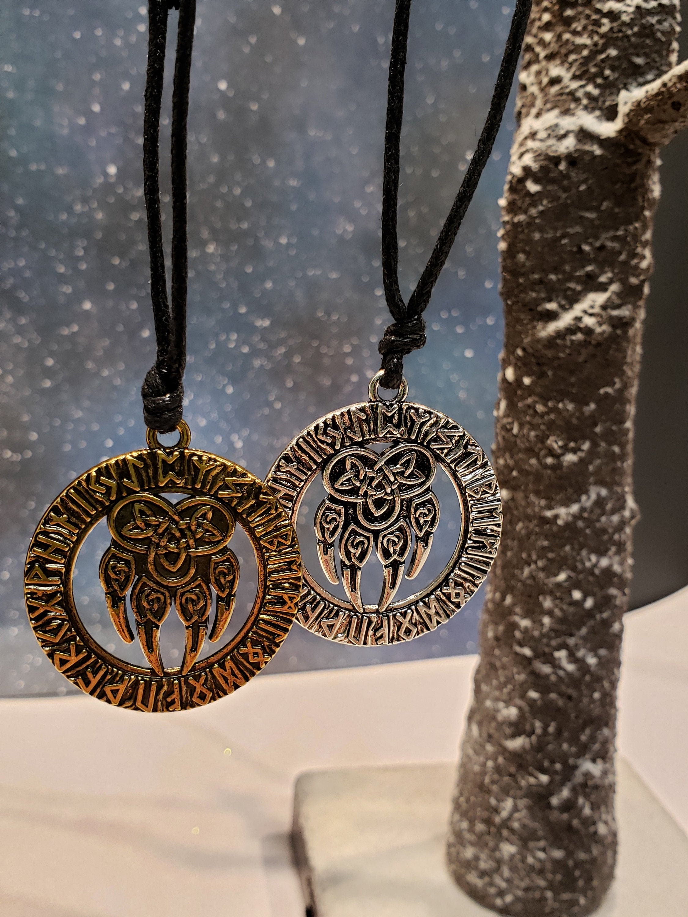Celtic Knot Wolf Paw