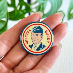 Vintage 1940s WWII Welcome Buddy original patriotic soldier pinback button pin 1.25&quot;