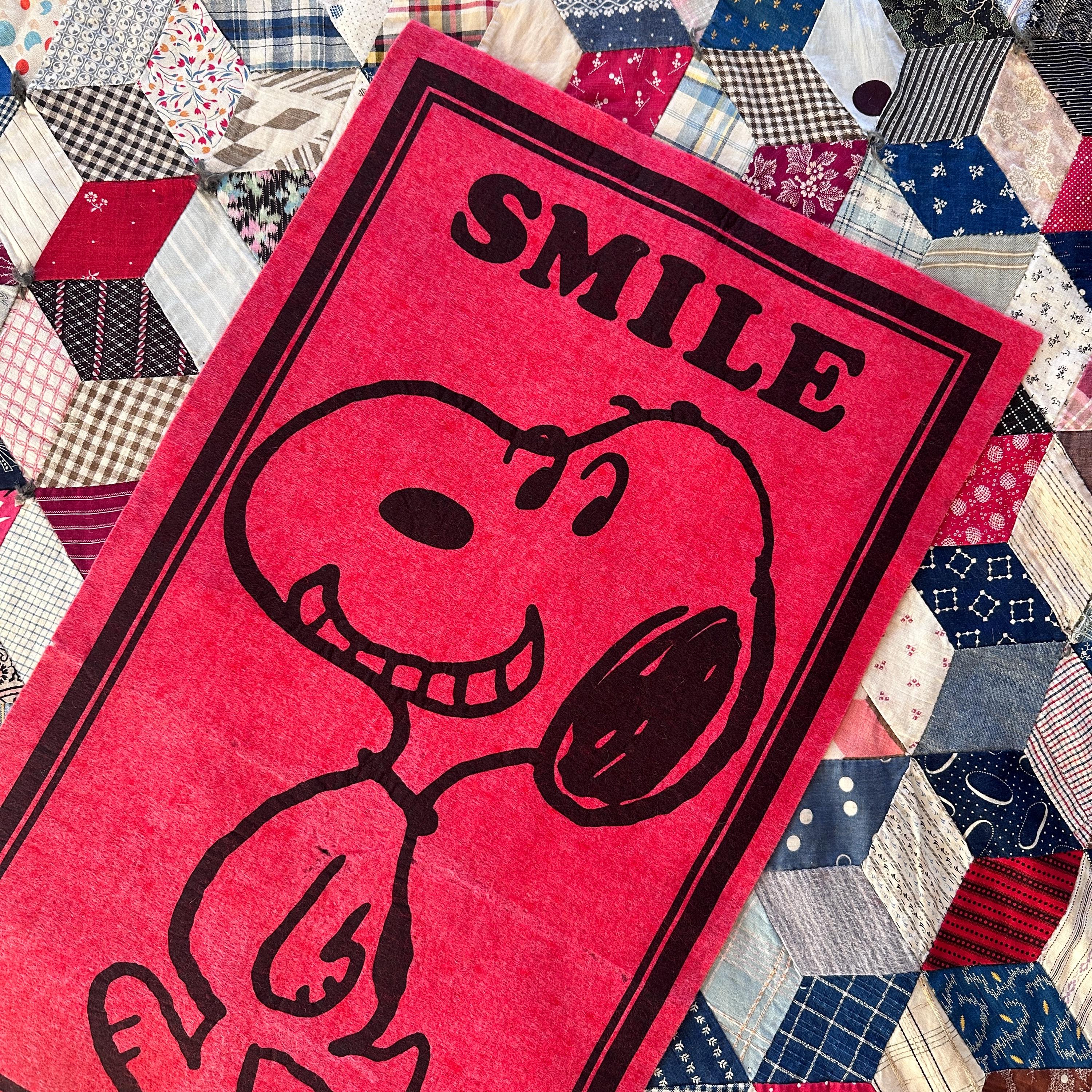 Vintage 1971 Peanuts Snoopy Smile Red Felt Banner Pennant Flag Mid