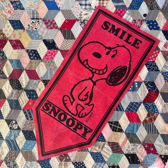 Vintage 1971 Peanuts Snoopy Smile Red Felt Banner Pennant Flag Mid