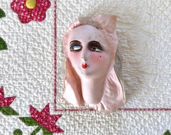 Máscara facial de muñeca de tocador vintage de la década de 1920, cabeza de muñeca de tela pintada a mano, rostro de muñeca Art Déco, media muñeca, componente de 7".