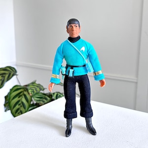 Complete vintage 1974 Mego Star Trek Spock 8&quot; clean action figure TOS Original Series w/ foil phaser communicator tricorder belt accessories
