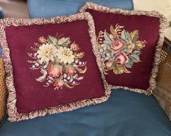 Paar vintage bordeauxrode bloemen borduurkussens wollen zijde - sierkussens franjes