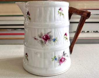 Vintage handgeschilderde bloemenkan, kleine porseleinen kan met handvat van imitatiebamboe, cottagedecor