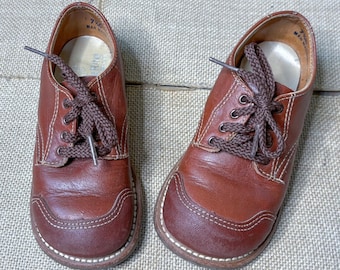 Scarpe vintage in pelle marrone Stride Rite 7 1/2 C Rustic Cottagecore prodotte negli Stati Uniti