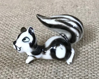 Vintage Kitsch Miniature Skunk Figurine Black White 1 1/2 Inches Long