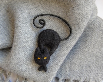 Black cat brooch, Needle felted Halloween animal pin, Cat lovers gift