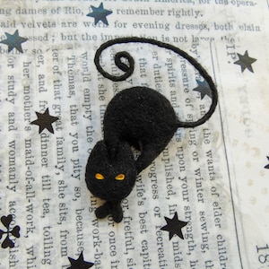 Black cat brooch, Needle felted Halloween animal pin, Cat lovers gift image 7
