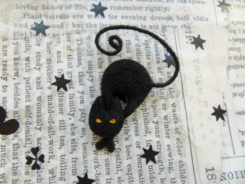 Black cat brooch, Needle felted Halloween animal pin, Cat lovers gift image 7