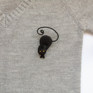 Black cat brooch, Needle felted Halloween animal pin, Cat lovers gift image 6