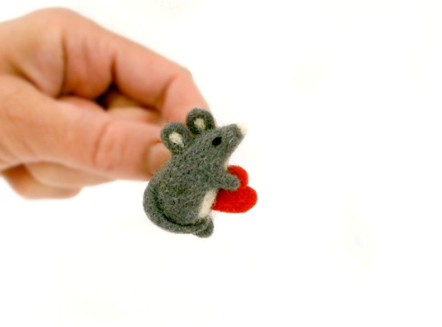 Grey mouse brooch with heart, Needle felt animal pin