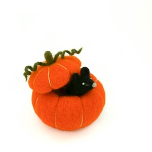 Orange Pumpkin and Black Mouse, Needle Felt Miniature, Felted Pumpkin Decor, Fall Decoration, Autumn Home Decor, Halloween Gift