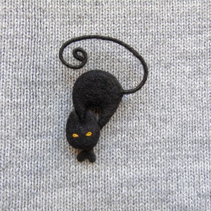 Black cat brooch, Needle felted Halloween animal pin, Cat lovers gift image 2