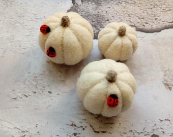 Set of 3 White Wool Pumpkins – Needle Felted Autumn Table Decoration