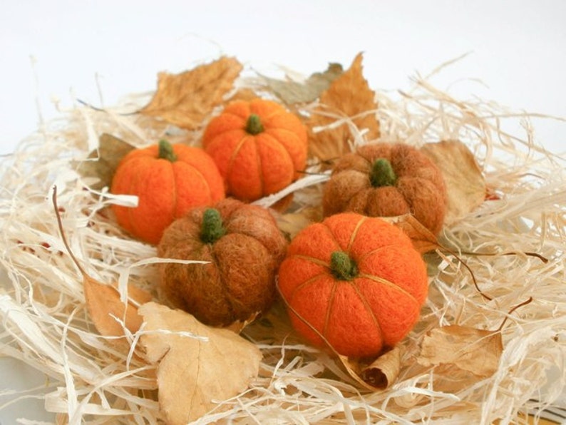 Set of five felted mini pumpkins, Primitive fall decor, Thanksgiving table and shelf decorations, Halloween orange party image 1