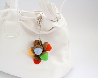 Portachiavi a forma di ghianda in feltro: ciondolo per borsa in lana merino arcobaleno