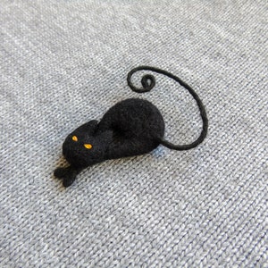 Black cat brooch, Needle felted Halloween animal pin, Cat lovers gift image 3