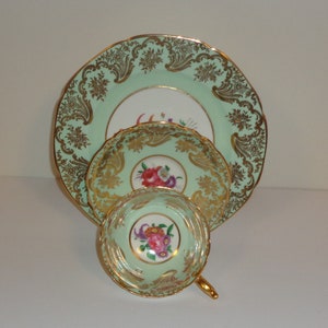 Trio Paragon Double mandat vert, or lourd et fleurs flottantes Trio de porcelaine fine Fabriqué en Angleterre Livraison standard gratuite aux États-Unis