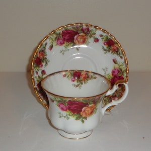 Royal Albert Old Country Roses Cup and Saucer Fine Bone China Made in England Free Standard Shipping in the U.S.A.