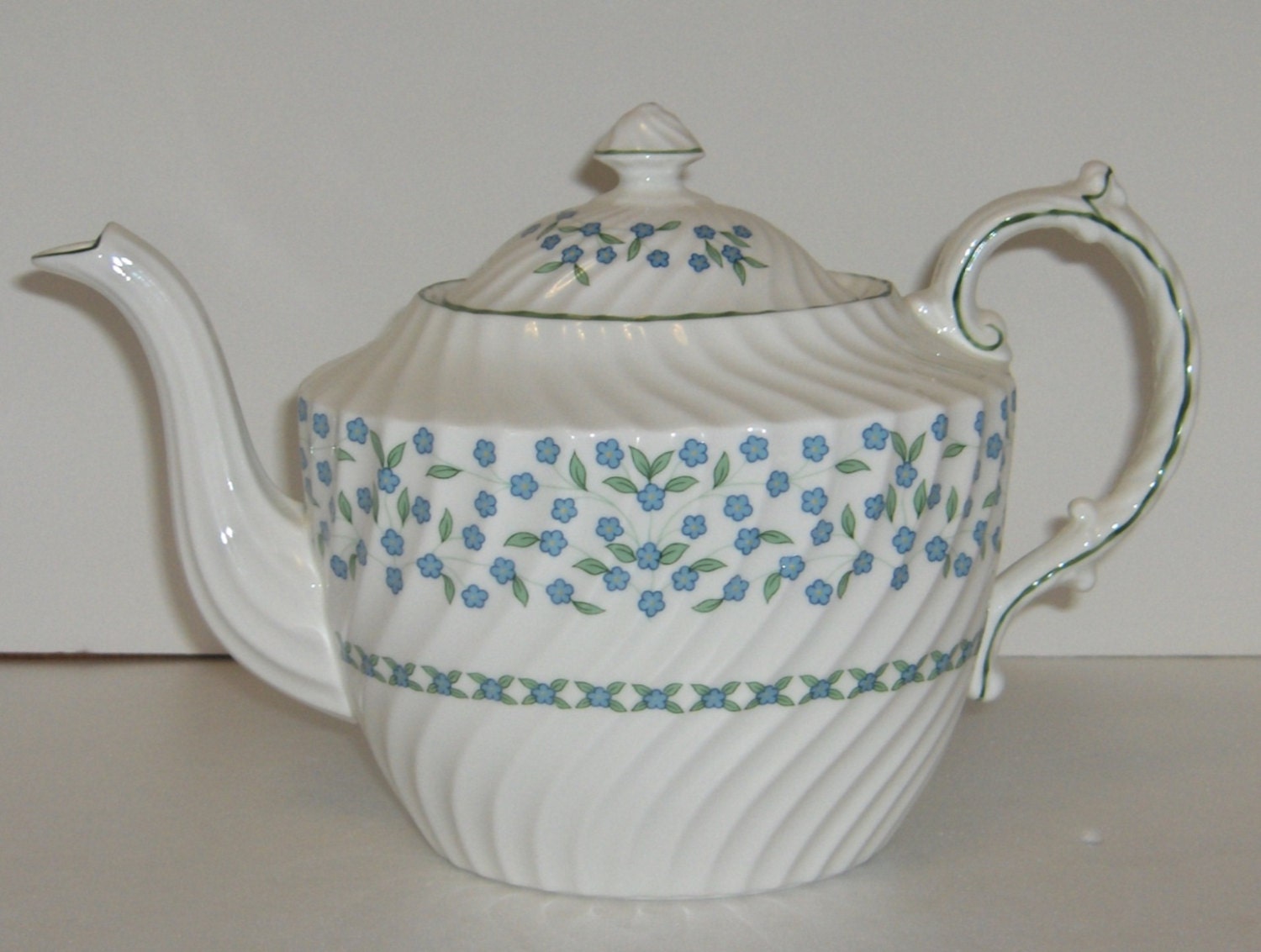 6 cup teapot Made in England Covered Sugar and Creamer Adderley Fragrance Swirl Design Pattern 889 Teapot Free Standard Shipping USA