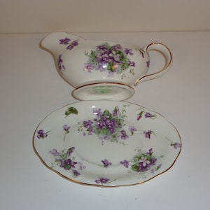 Hammerlsey Victorian Violets Gravy Boat W/Under Tray Fine Bone China Made in England Free Standard Shipping in the U.S.A.