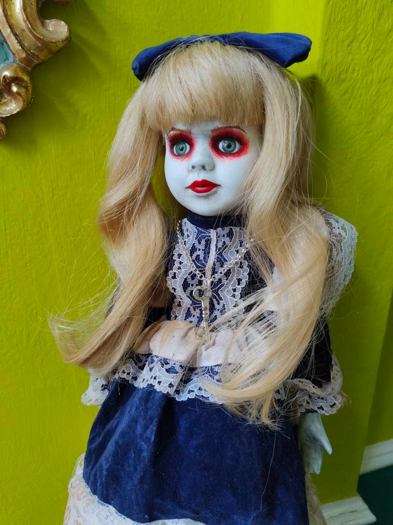 OOAK Alice In Wonderland doll repaint Fantasy Custom Doll – Leslie