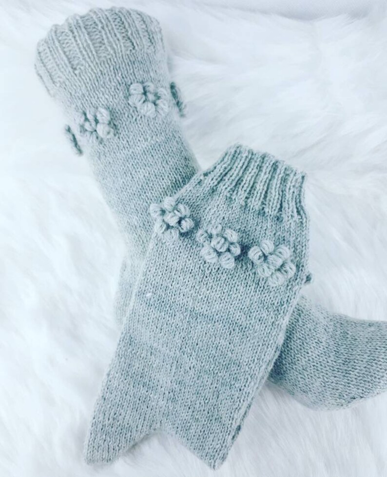 Strickanleitung Simply Flowers Socken