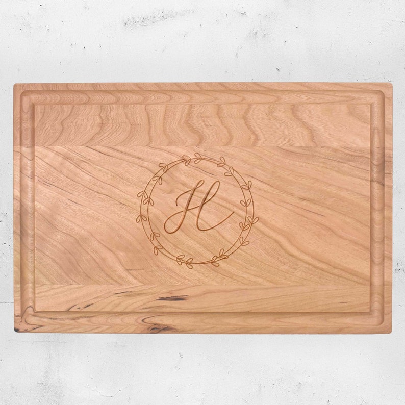 Personalized Cutting Board Wreath Initial Engraved Chopping Etsy
