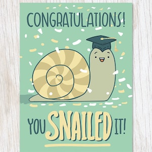 Gefeliciteerd Snail Graduation Card | Langzame graduatie, wetenschap humor, wetenschap briefpapier, botanische kaart, biologie kunst