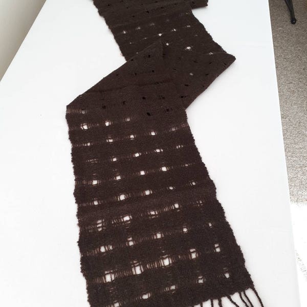 Filé à la main, tissé à la main, foulard, laine d’agneau mérinos couleur brun chocolat naturel