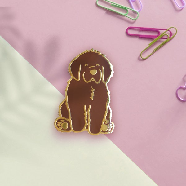 Brown Newfoundland dog |  Hard enamel pin