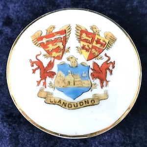 Antieke Crested China, pil pot, Llandudno Crest, Welsh souvenir, Edwardian reizen, dressing tabel decor, unieke Crested China item