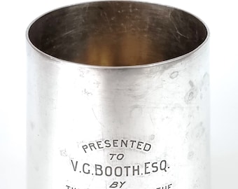 Caneca antiga desgastada, placa de prata usada, caneca de cerveja, Boojow Club, copo de apresentação, decoração histórica, cottage chique, pote de lápis, 1911