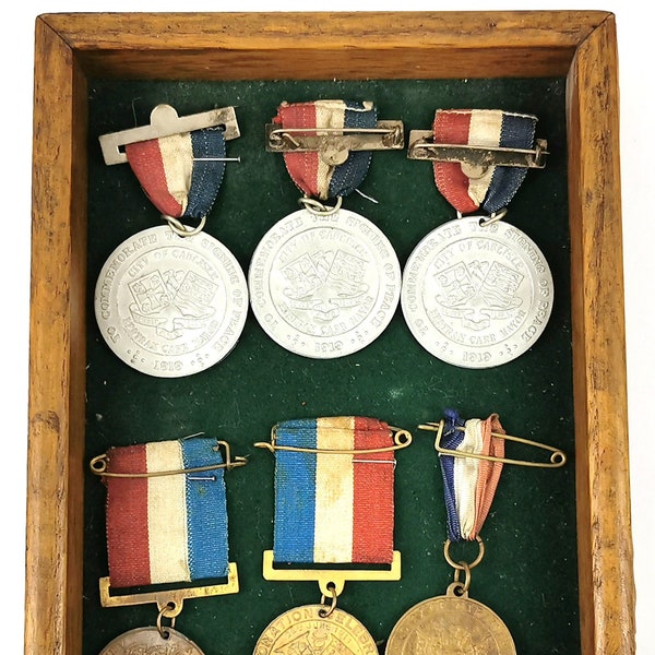 Unique Antique Collection, Six Medallions, 1935 Jubilé d’argent, George V, 1919 Paix, Première Guerre mondiale, Lot d’emploi, Médailles avec rubans, Rare