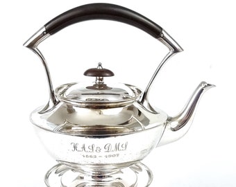 Antik Spirit Kettle, Teekanne auf Ständer, getragene Silberplatte, Jugendstil, Antike Präsentation, Hamilton & Inches, elegante Teekanne