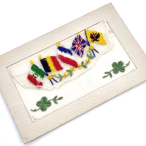 Erster Weltkrieg, Postkarte, Postkarte, Seidenklappe, Flaggen der Nato, Fahnen der Nato, Blanko Grußkarte, Französische Ephemera, George V, Dekorativ