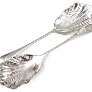 Beautiful Serving Flatware, Silver Plate, Pair of Spoons, Serving Spoons, Berry Spoons, Old English Pattern, Shaped Bowls, George V Era