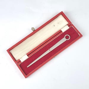 Abrecartas de plata, forma de brocheta, plata de ley, caja, accesorio de escritorio, Cooper Brothers, 20 cm de largo, 1985